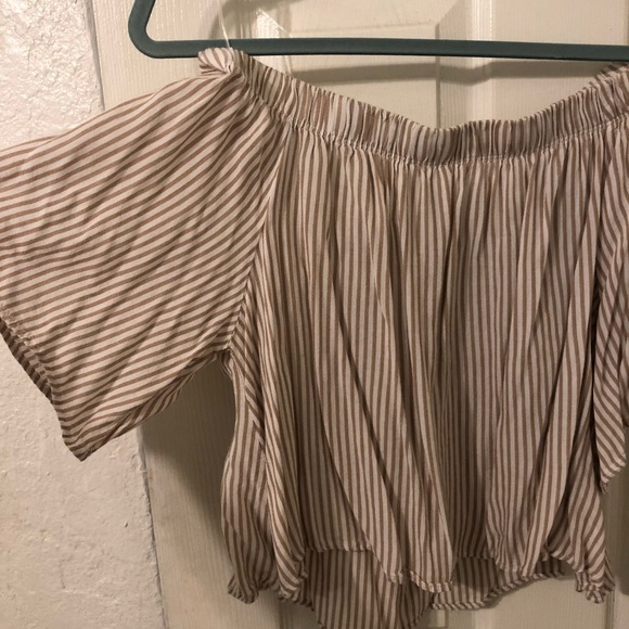 Tan off the shoulder crop top 🌸 - Picture 3 of 3